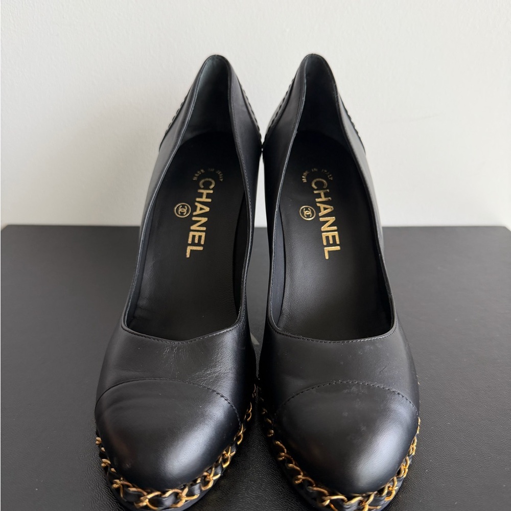 CHANEL Black Heels with Chain Accent - Authentic